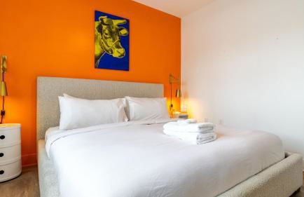 Dual Bachelor Pads w/ Rooftop Lounge & Games Sleeps 26 5 Min to Broadway - Foto 57