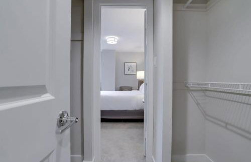 Sojourn Courtland Towers - Foto 13