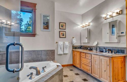 Tahoe Island Retreat Hot Tub & Game Room - Foto 17