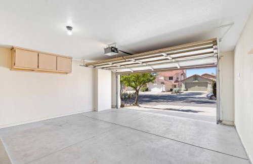 Pool-side Villa with Perfect Views - Foto 53