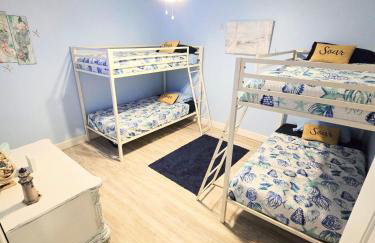 5 Mins from beach and has pool, hot tub, games, pet friendly - Foto 30