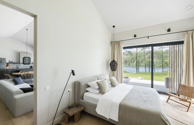 The Lake. Unique Waterfront Villa - Photo 9