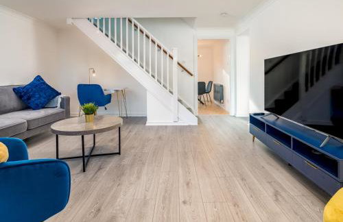 Pass the Keys Stylish 4 Bedroom Home with Parking in Borehamwood - Foto 1