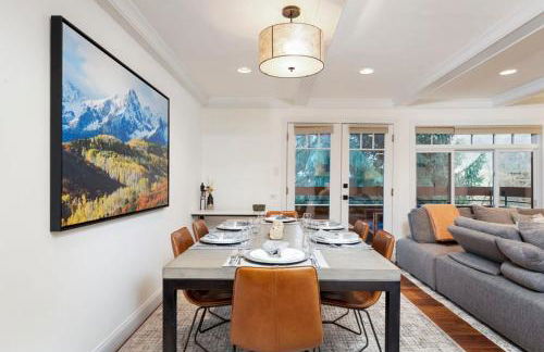 Updated 3BR, 3BA with Pool - Steps to Town - Foto 22