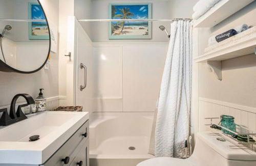 Beachy Bungalow! 2BD, King Bed - Foto 33