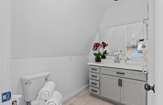 Cozy Family Getaway - JZ Vacation Rentals - Photo 18