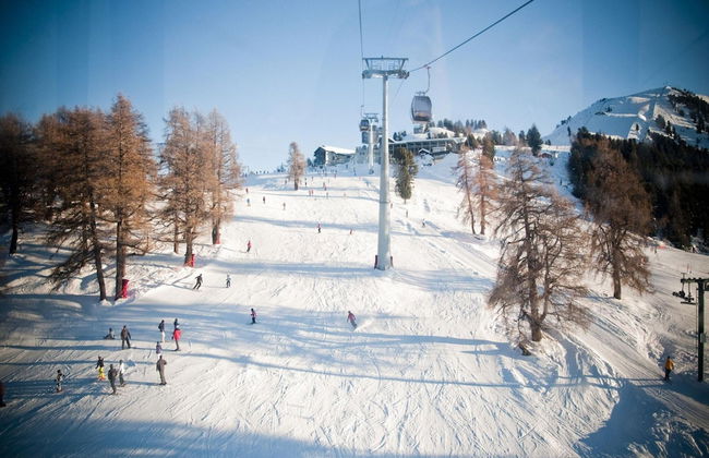 Elegant Apartment With Patio in Hills - Foto 15