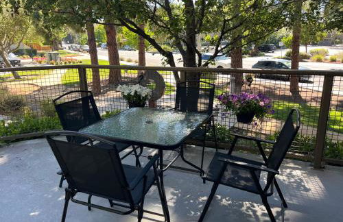 Near Stanford Luxury Retreat 1 Gigabit Fast WiFi Two Car Garage Masterbedroom King Size Bed Walk-in Closet and Walk-in Shower - Foto 7