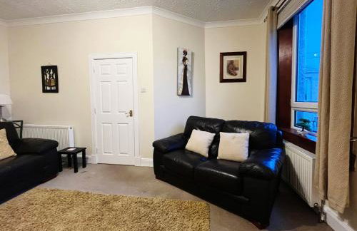 Spacious 2-Level Home by the Beach & Transport - Foto 20