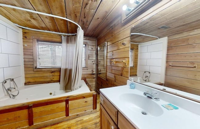 Evie's Mountain Castle 2 Bedroom Cabin by RedAwning - Foto 20