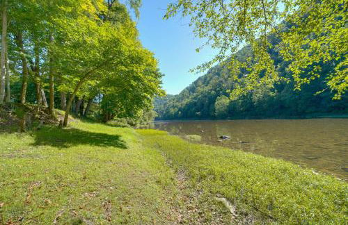 Riverfront West Virginia Cabin with Screened-In Deck - Foto 35