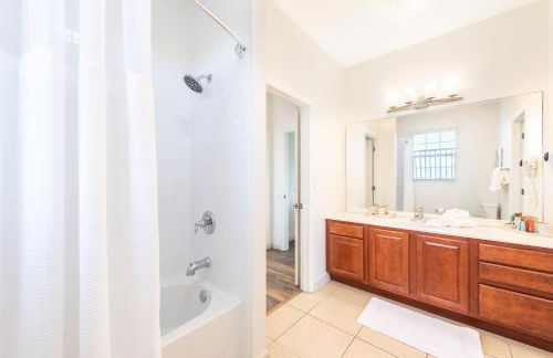 Pool*Top Floor*Forest Views*Balcony*VistaCay - Foto 15