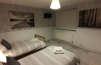 Ladbury House in Walsall near M6, Walsall Uni and Hospital, with free parking and easy access to Birmingham city centre and West Bromwich, only 20 mins to NEC and Birmingham airport, 15 mins to Villa Park, Great for contractors! - Foto 19