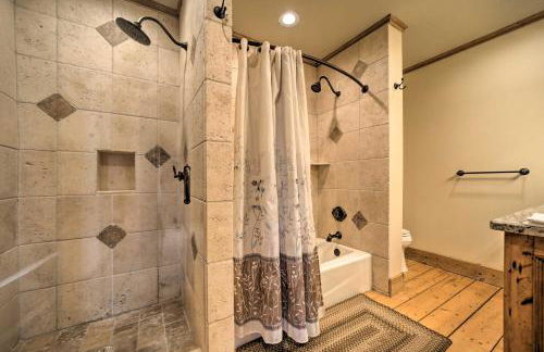 Hot Tub and Mtn Views! All-Season Escape in Franklin - Foto 14