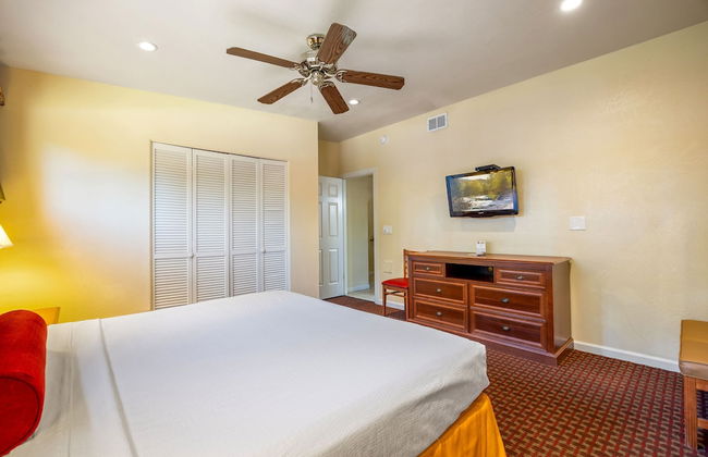 Roundhouse Resort - Photo 15