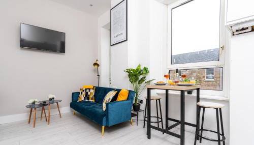 Cheerful 2 Bedroom Homely Apartment, Sleeps 4 Guest Comfy, 3x Double Bed, Parking, Free WiFi, Suitable For Business, Leisure Guest,Glasgow, Glasgow West End, Near City Centre, Perfect For Common Wealth Games 2026 - Foto 2
