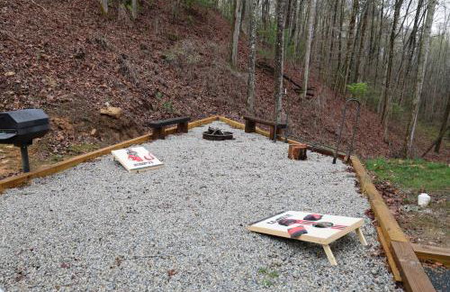 2BR Fishing Cabin w Fire Pit, Hot Tub, EV Charger - Foto 50