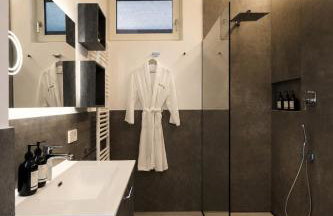 SalvatoreHomes - Luxurious Dreamview Waterfront Apartment in Torri del Benaco with Pool - Casa Azura - a 5 Star Luxury Collection at Lake Garda - Foto 26