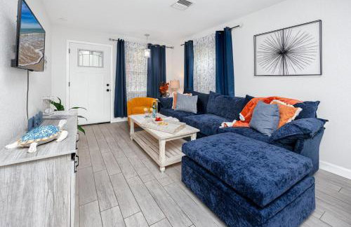 NEW Steps to Downtown - 7 Mins to Beach & Free Parking - Foto 9