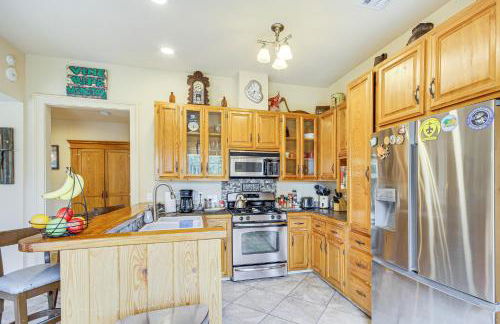 Eclectic Mandeville Home Walk to Lakefront Park - Foto 8