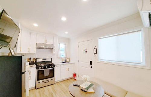 Cozy 2B1B Guest House with Private Entrance and Parking - Foto 24