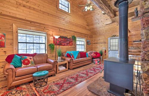 Rustic Duck Creek Village Cabin with Fire Pit! - Foto 4