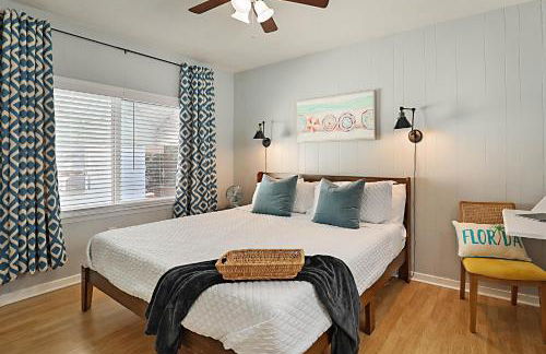 Steps to Beach & Downtown! Cozy Beach Bungalow #1 - Foto 1