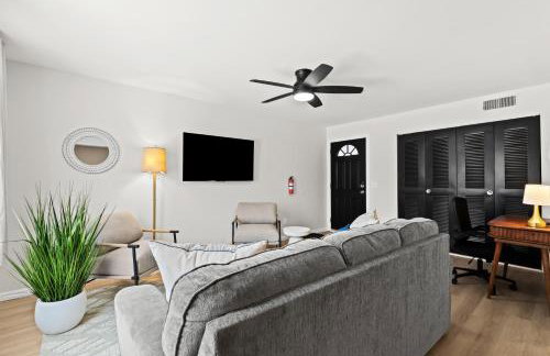 Stylish 1BR Upper Flat in the Heart of Royal Oak - Photo 22