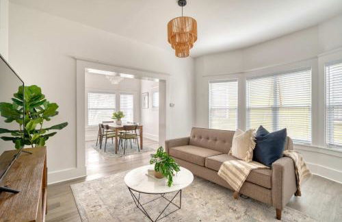 Eclectic 2BR - Victorian Charm - Steps to Fun - Photo 1