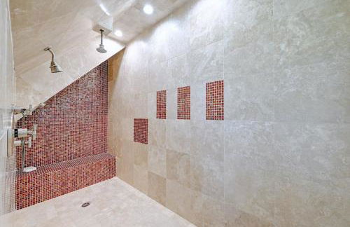 Luxury Lakefront Escape on Lake Travis - Photo 26