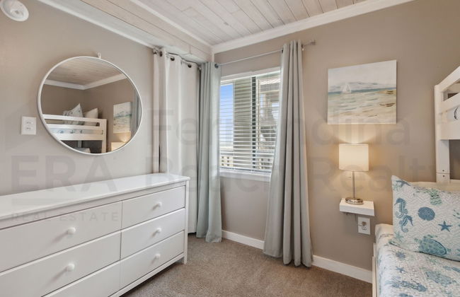 Newly Remodeled Oceanfront Condo with Salt Water Pool and Private Walkway to Beach by RedAwning - Foto 6