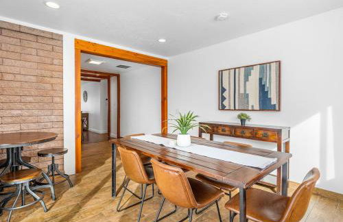 Modern home near UVU and BYU with hot tub and mountain views - Foto 17