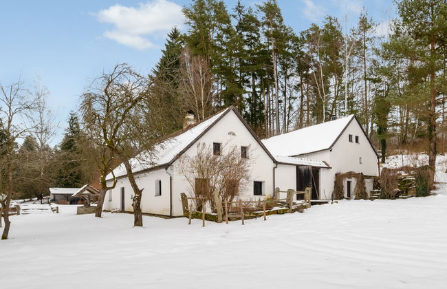 5 bedroom House in Benešov nad Černou with private pool and garden - Photo 2