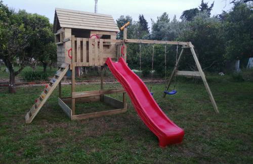 Casa das Laranjeiras e parque infantil - Foto 26