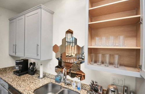 3BR/3.5BA Three Story East Downtown TownHouse with view - Photo 6