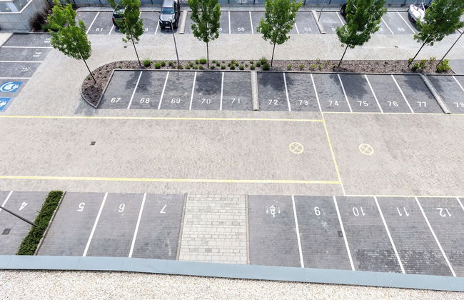 Lake Side Luxury – Steps to the Lake Lela - Foto 17