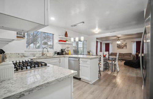 Cozy single story 2 bdrm family home near the BLVD - Foto 16