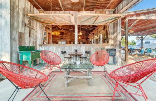 Luxury Airstream Campsite Nestled Beneath Oak Trees Outside of Austin, Texas - Foto 43