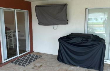 Heated pool with canal views - Foto 6