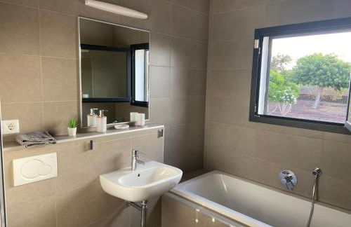 Heated & Shared Pool VILLA MATRIANA 36A, North Shore Villas - Foto 6