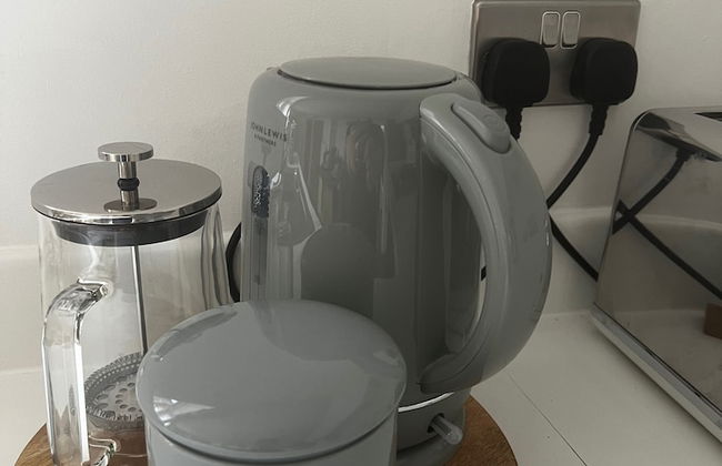 Luxurious 4 BH Home Near Willen Lake Ideal for Families & Business Stays! - Photo 11