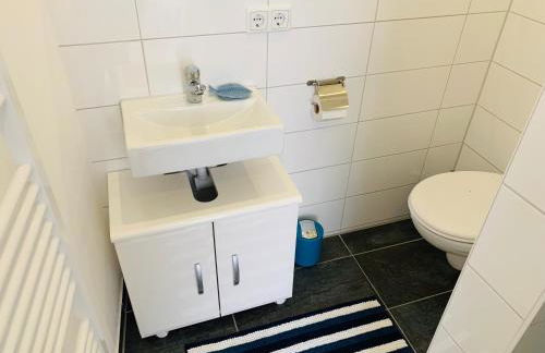 Ferienwohnung Elfriede - WLAN, 2 Bäder, Küche, Freisitz, 2 Parkplätze, im Ortskern - Foto 12