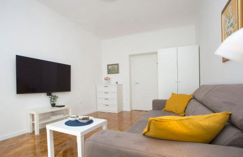 L&S Superior Apartment with Balcony near Old Town and Bačvice Beach - Photo 16
