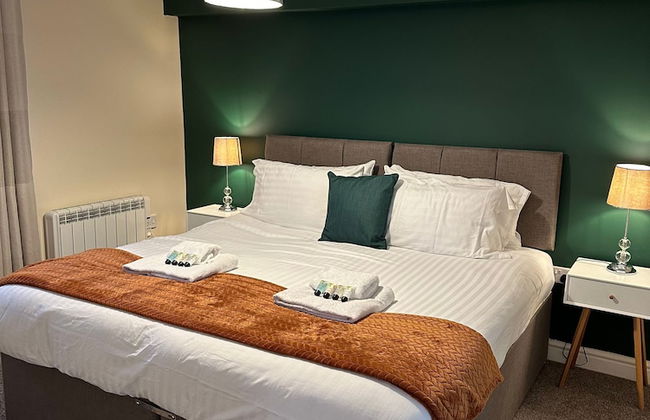 Orange Lilly in Stroud - Foto 3