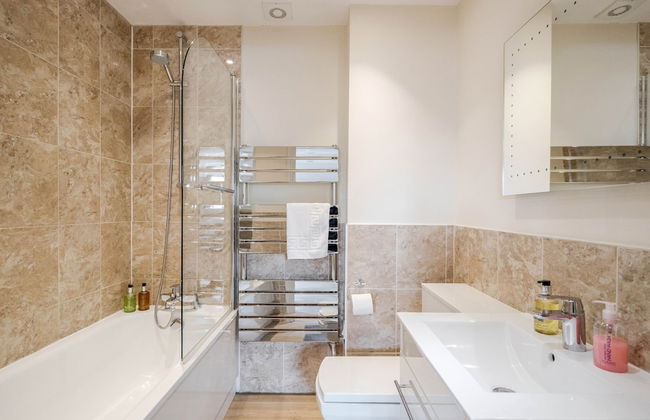 Luxury 1 Bedroom Apartment with Parking - Foto 27