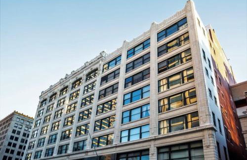 BOLD 2BR 2BA In The Block Apartment by CozySuites! - Foto 26