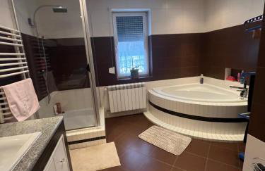 Dom pod lasem - Foto 15