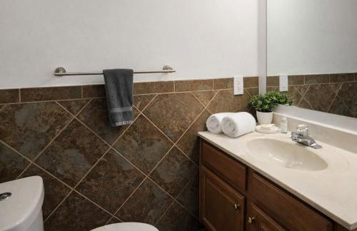 Backyard Oasis - 5BR - Hot Tub - 2 Fire Pits - Game Room - Photo 3