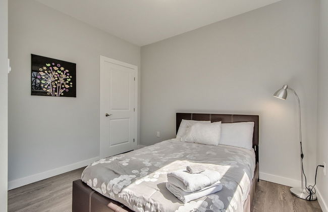 Spacious DAL & Downtown Apartments - Photo 11