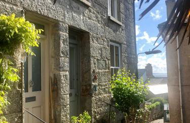 Janies Cottage~ Mousehole~Eclectic Interiors & Vintage Charm - Photo 22